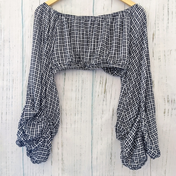 3/$20 Selfie Leslie Crop Off the Shoulder Top - Picture 7 of 7